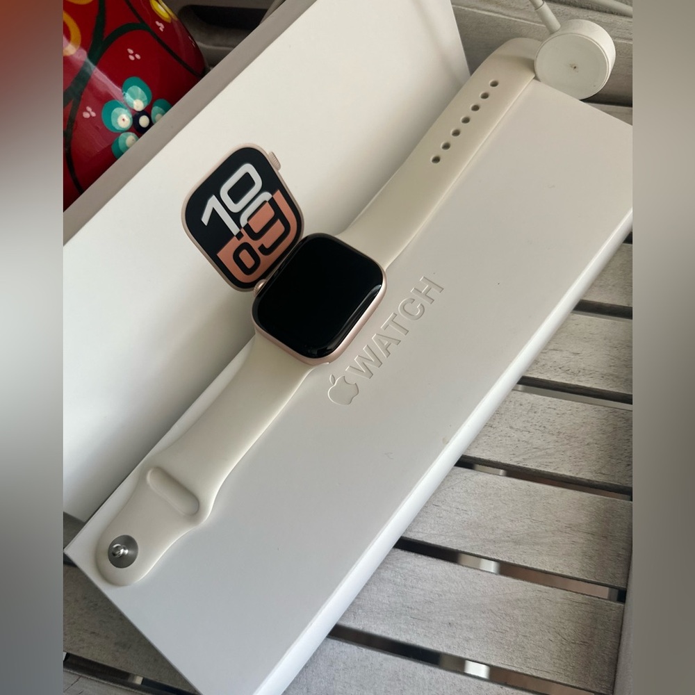 Apple Smartwatch series 10 - Rose Gold with Starlight Band